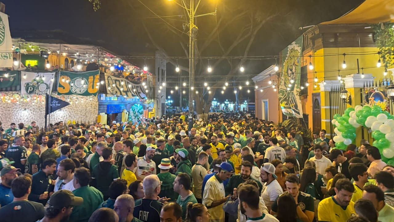 Palmeiras: Torcida mobiliza milhares em Lima com festa vibrante e sinalizadores incendiários