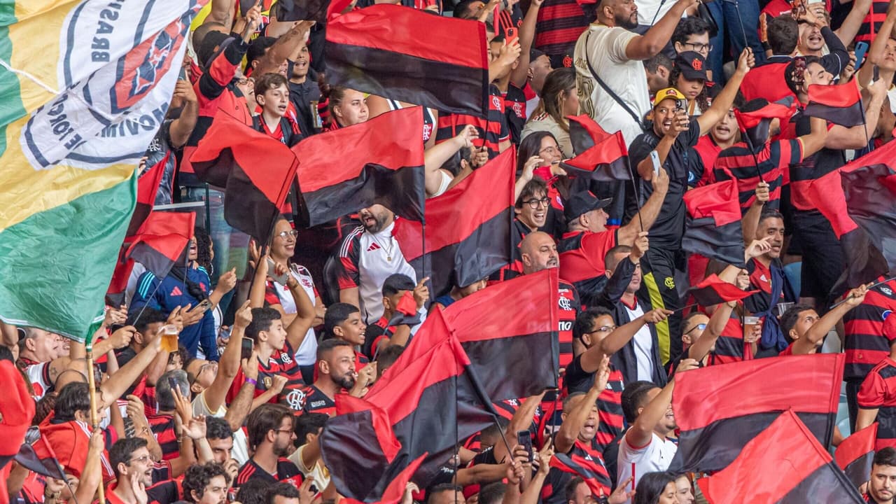 Pesquisa de torcida no Rio tem Flamengo líder e briga acirrada entre trio