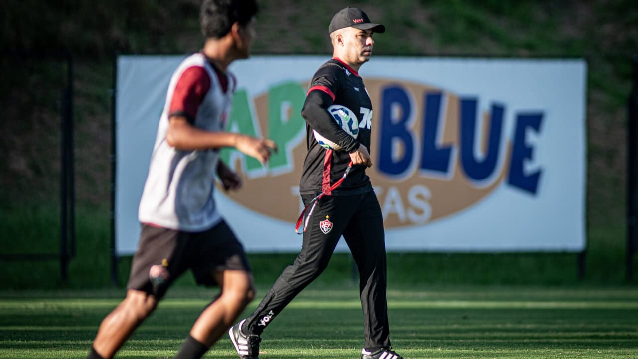 Vitória desafia Palmeiras em busca de recuperação, mas enfrenta desfalques e dúvidas na escalação