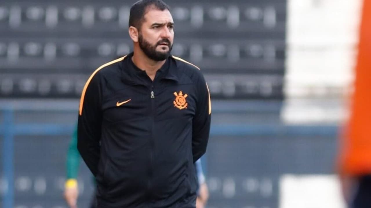 Ex-Corinthians fecha com novo clube e provoca reencontro inesperado com Danilo