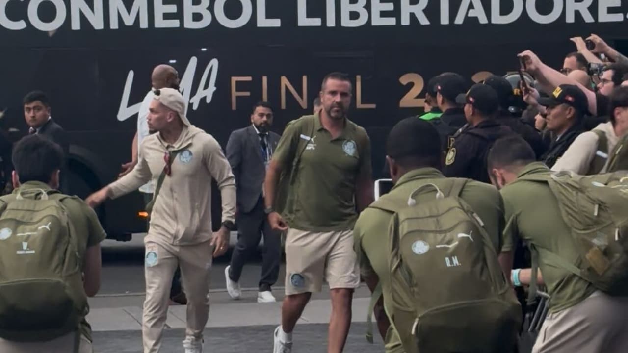 Palmeiras desembarca em Lima com apoio da torcida e elenco completo para o grande desafio