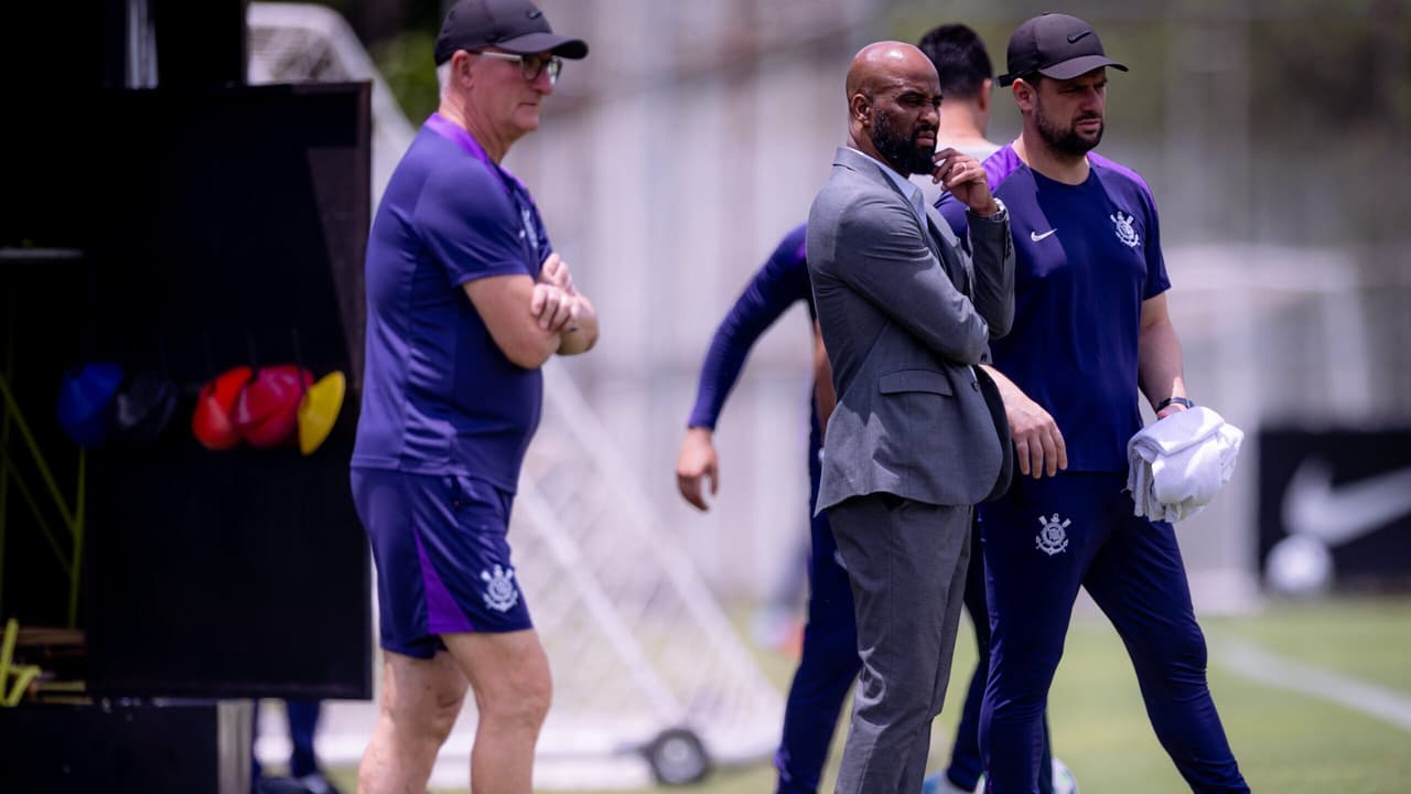 Corinthians realiza treino tático sob pressão, enquanto Dorival mira confronto decisivo com o São Paulo