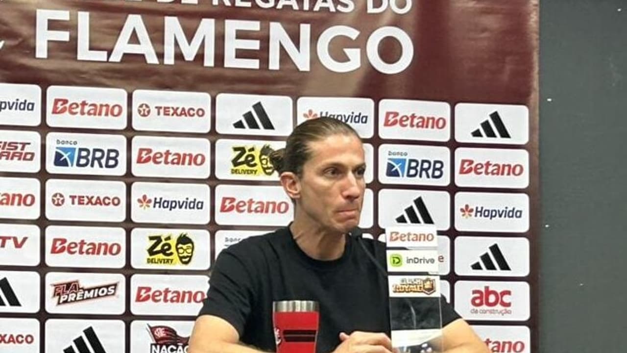 Filipe Luís defende Plata após expulsão, diz que jogador dava a vida em campo pelo Flamengo