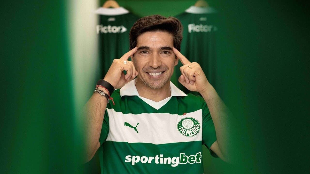Palmeiras lança uniforme exclusivo para sócios com Abel Ferreira como garoto-propaganda
