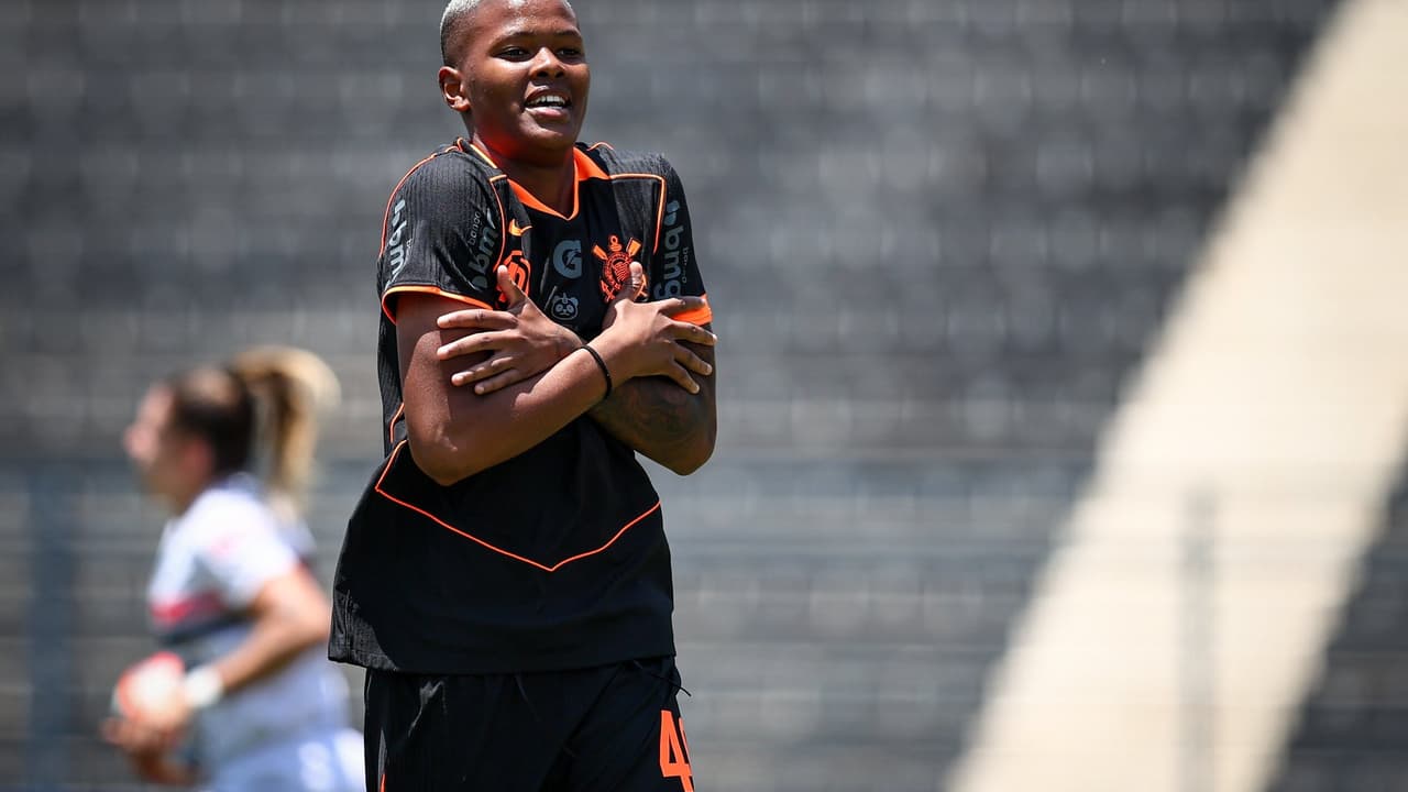 Corinthians dispara na liderança do Paulistão Feminino com vitória sobre o rival São Paulo