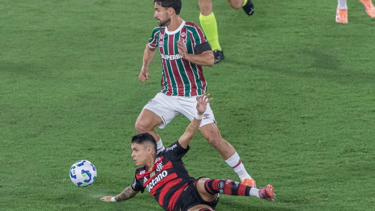 Flamengo sofre novo Maracanazo ao ser derrotado pelo Fluminense em clássico eletrizante