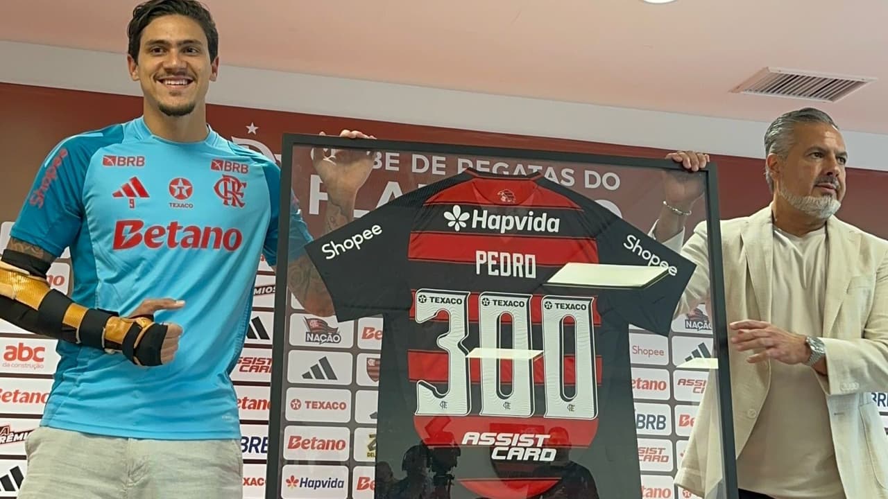 Pedro recebe homenagem do Flamengo e afirma: É hora de continuar fazendo história