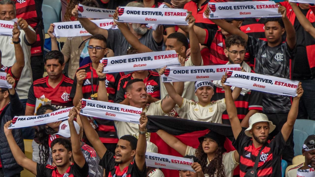 Torcedores do Flamengo reagem após derrota do Santos: Pena do rival em campo