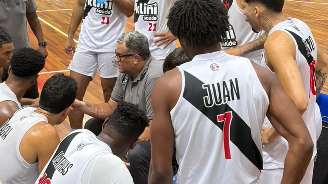 Técnico do Vasco dispara contra decisão do Corinthians: 