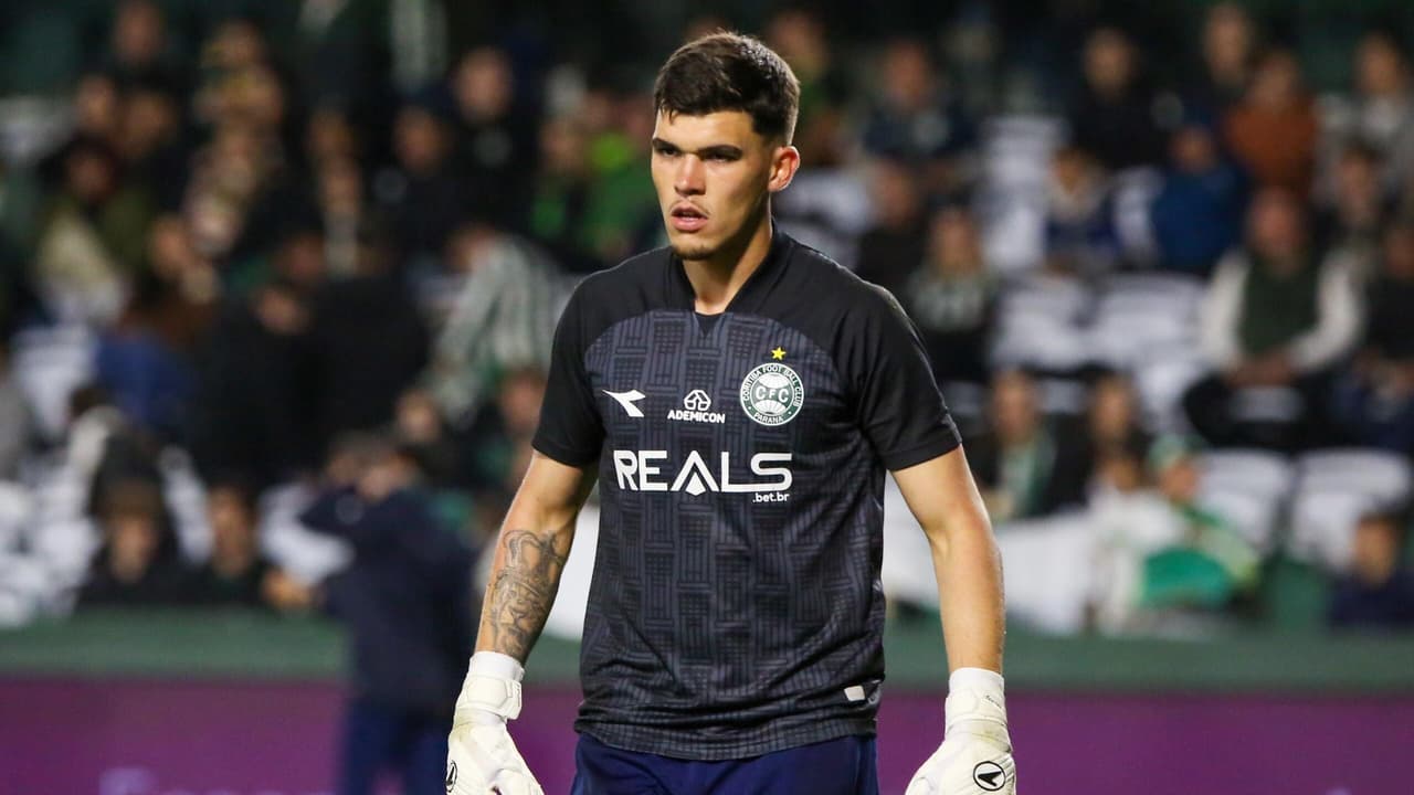 Bahia avança em negociação e oferta salário triplicado para Pedro Morisco; Flamengo também se interessa