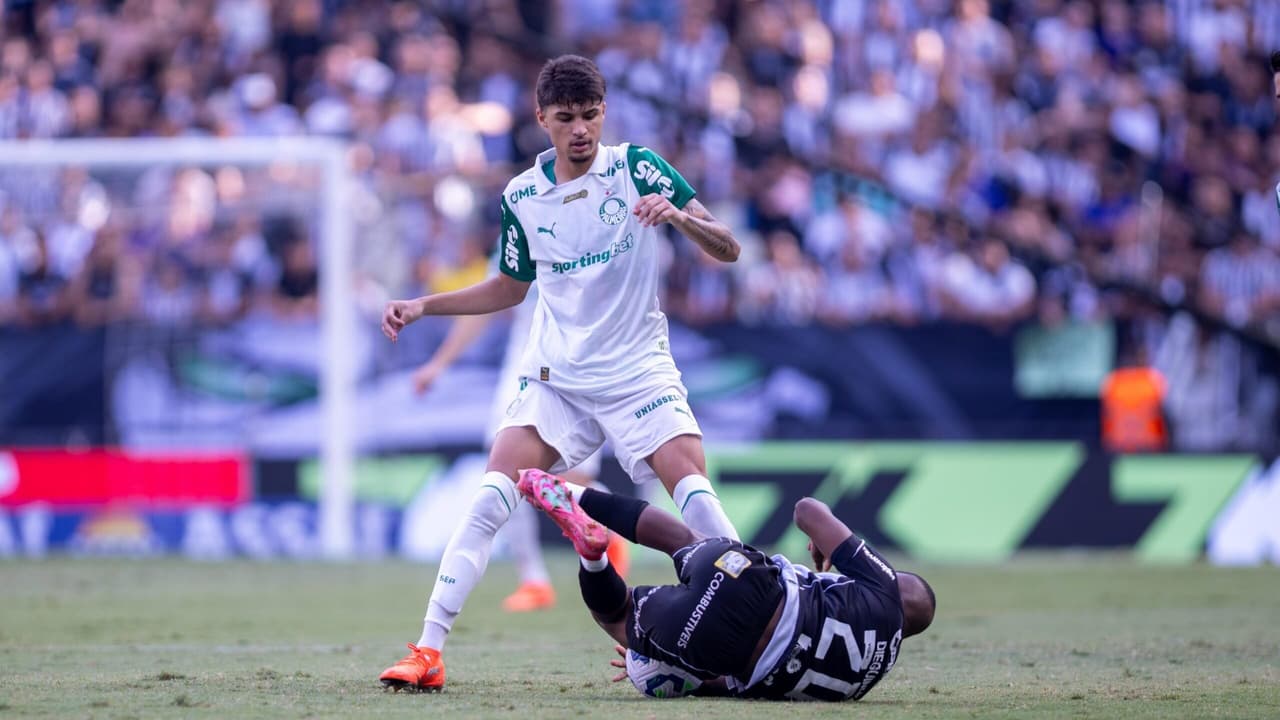 Palmeiras celebra despedida do Brasileirão, enquanto Abel define futuro promissor no clube