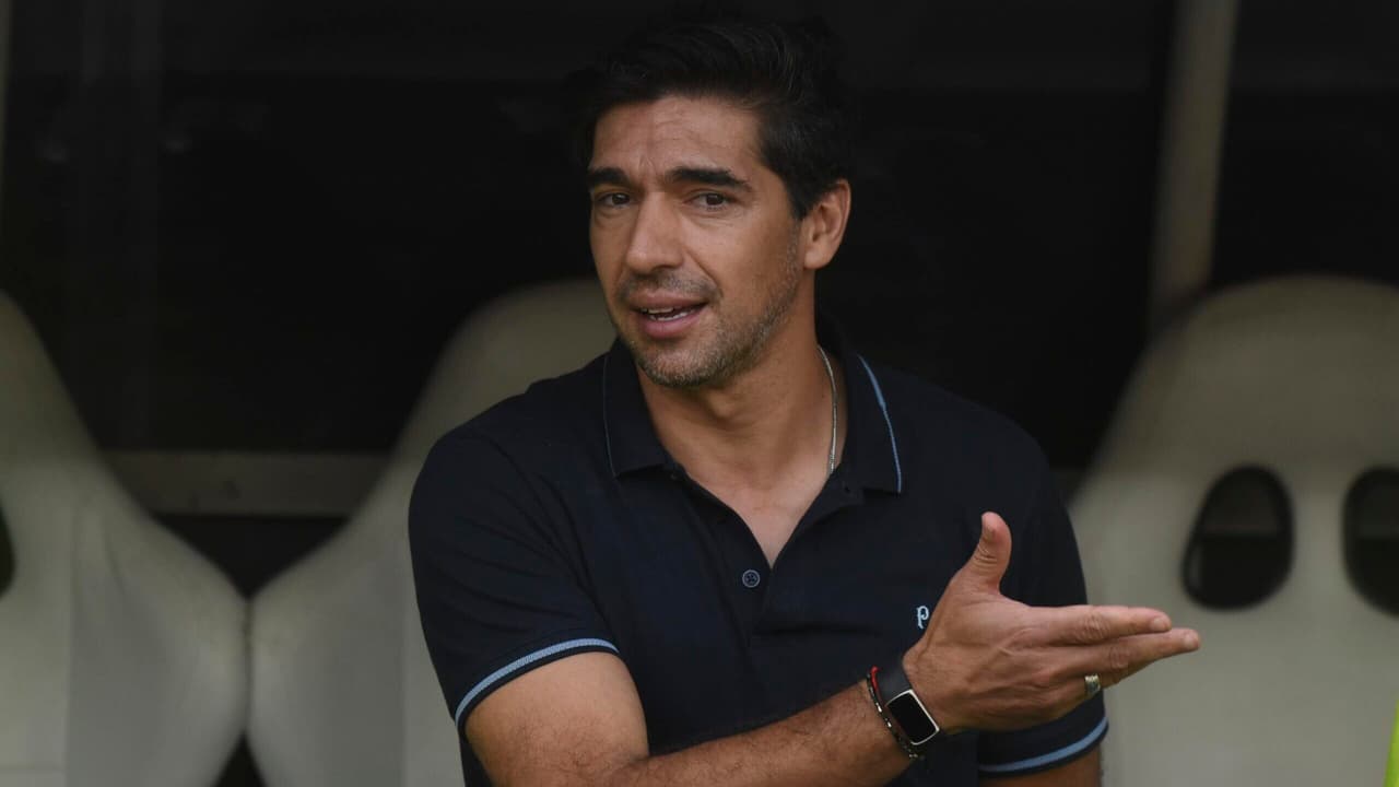 Abel reage à crítica, defende atacante do Palmeiras na Seleção e cobra verdade nos bastidores