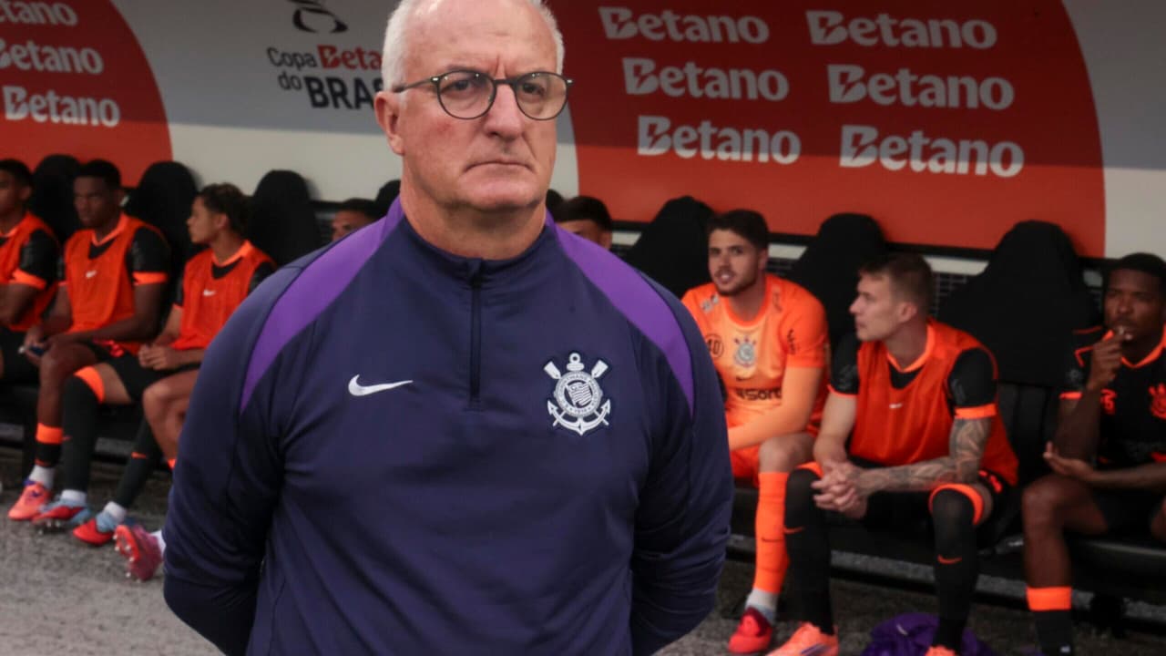 Dorival Júnior declara, em meio a mudanças, que Corinthians tem 