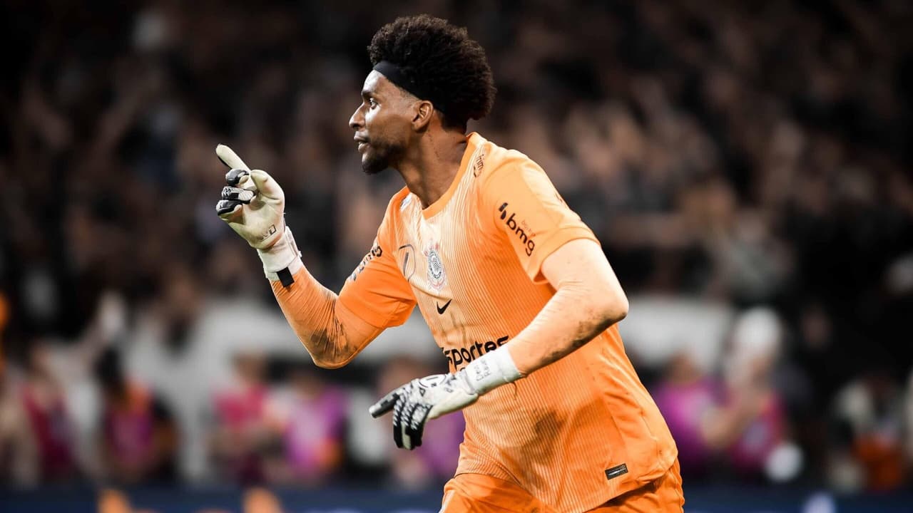 Corinthians repudia oferta do Milan por Hugo Souza e mantém goleiro nos planos da temporada