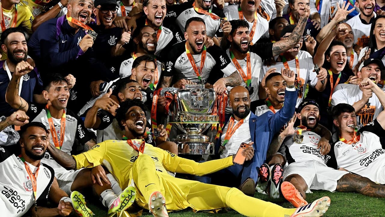 Corinthians: Jogador viaja de ônibus para final da Copa do Brasil e revela 