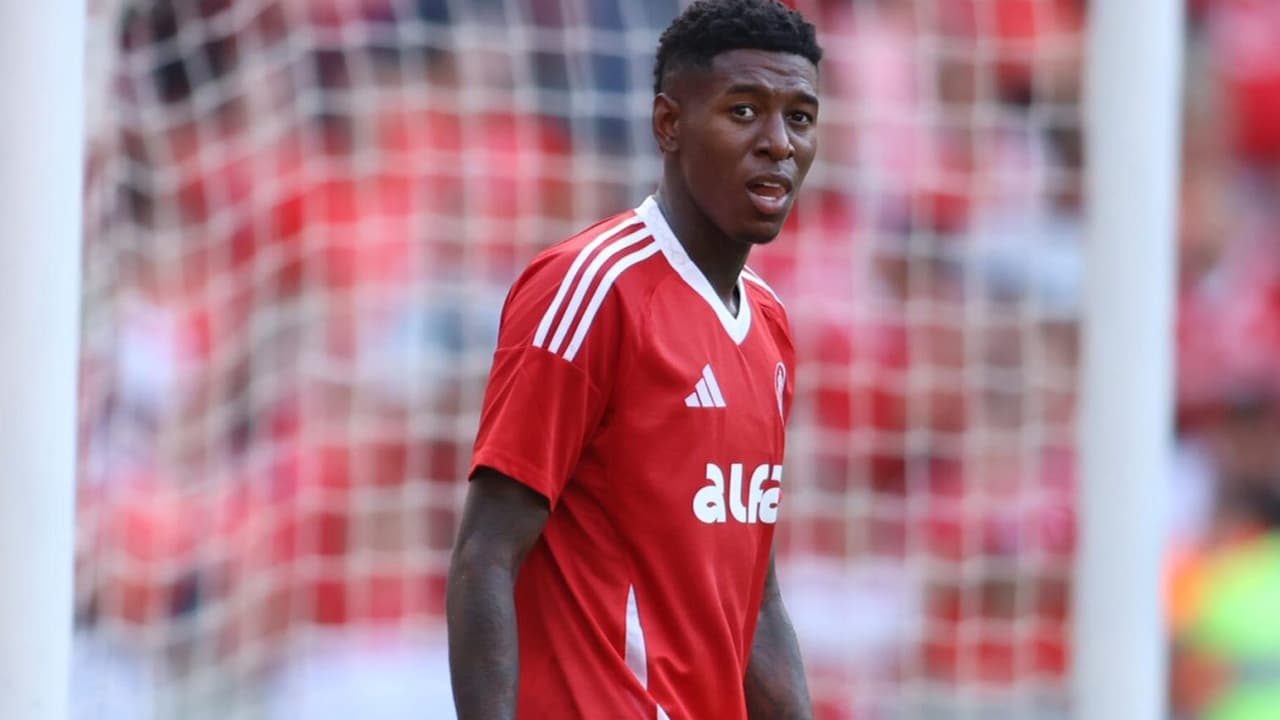 Flamengo negocia fortemente por Vitão após acerto com o Internacional; impasse se intensifica