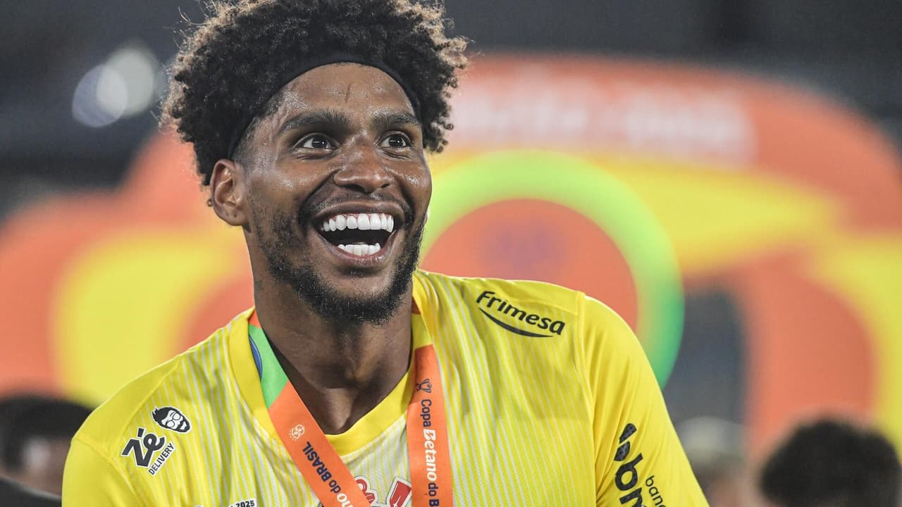 Ancelotti, o futuro da Copa do Mundo e o dilema do Corinthians com Hugo Souza em jogo