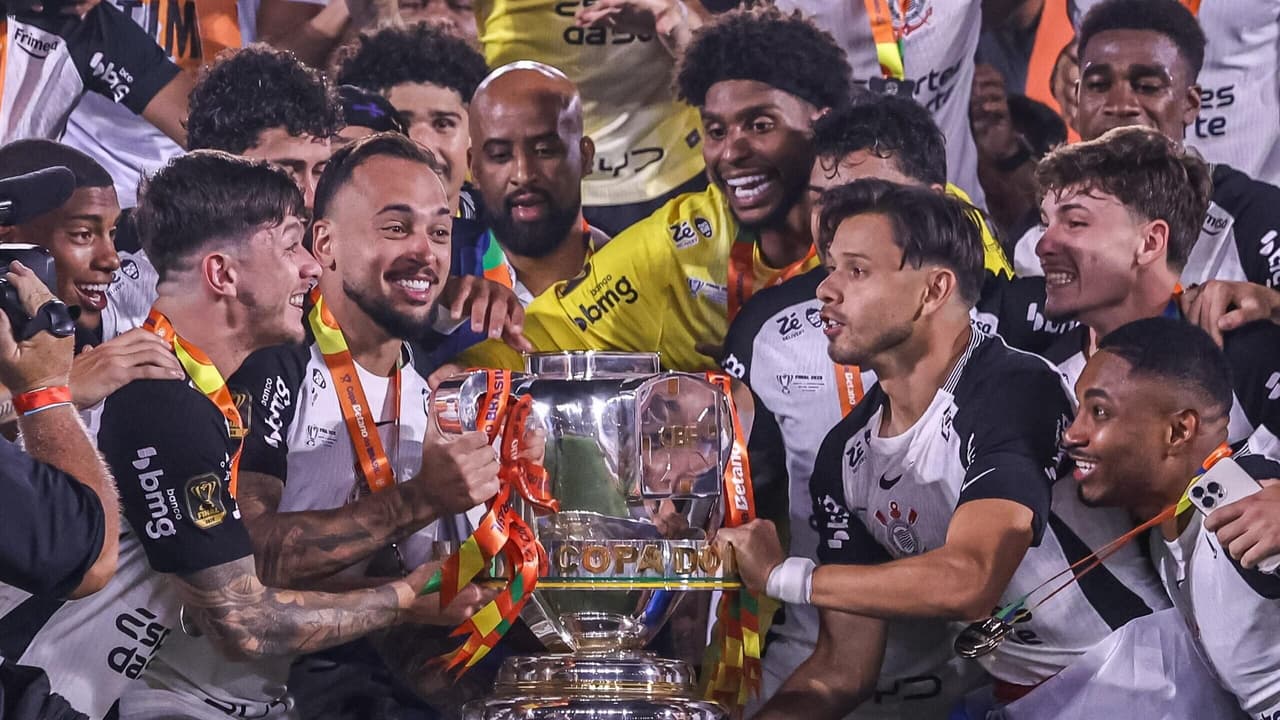 Após saída de Fabinho Soldado, jogadores do Corinthians reagem e questionam decisões internas