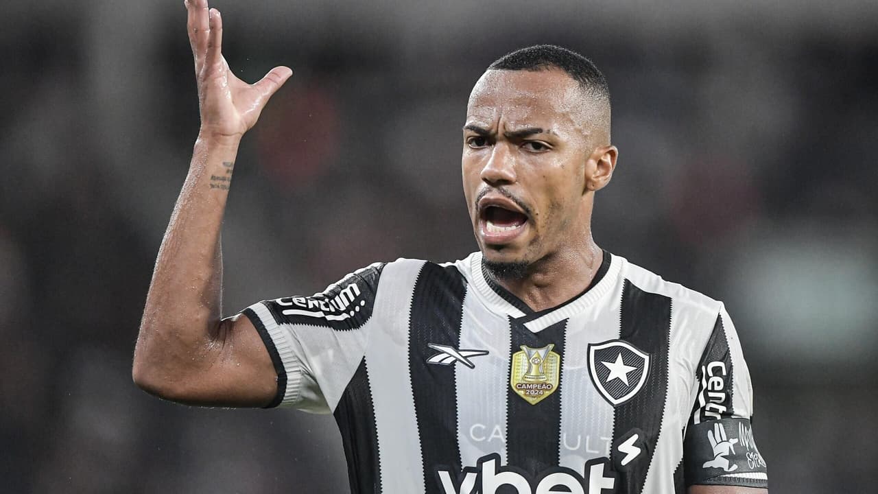 Torcedores do Botafogo reagem com firmeza à saída de Marlon Freitas rumo ao Palmeiras