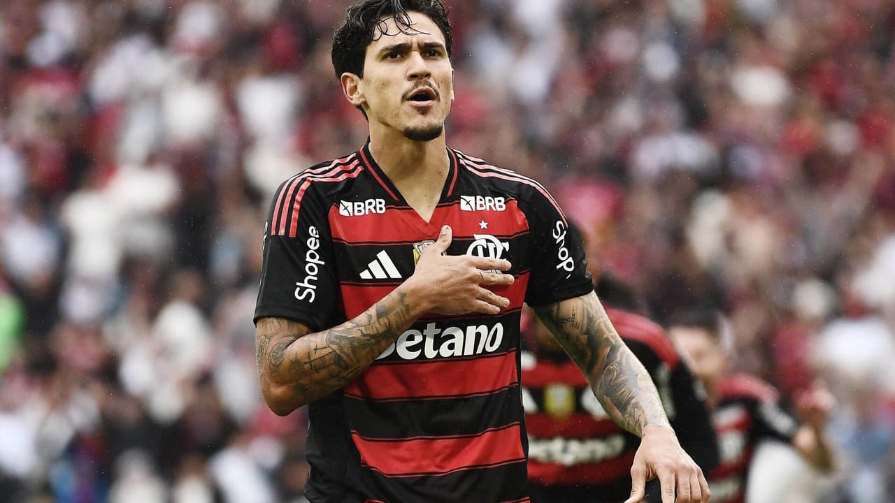 Pedro brilha com golaço de bicicleta e encanta torcedores no Jogo das Estrelas do Flamengo
