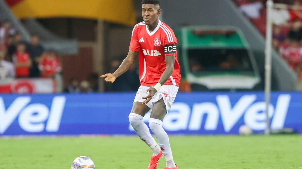 Flamengo aguarda exames de zagueiro do Internacional para fortalecer defesa em 2024