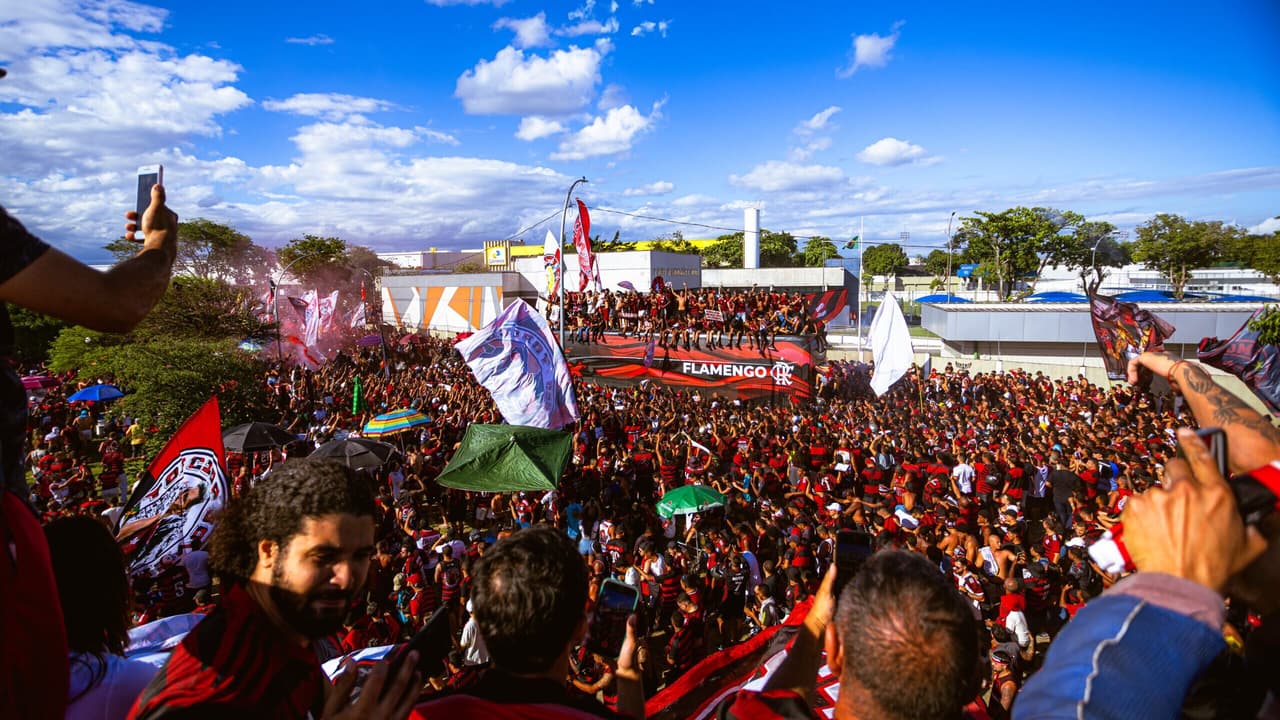 Flamengo embarca para o Mundial, com a torcida ansiosa e a expectativa nas alturas!