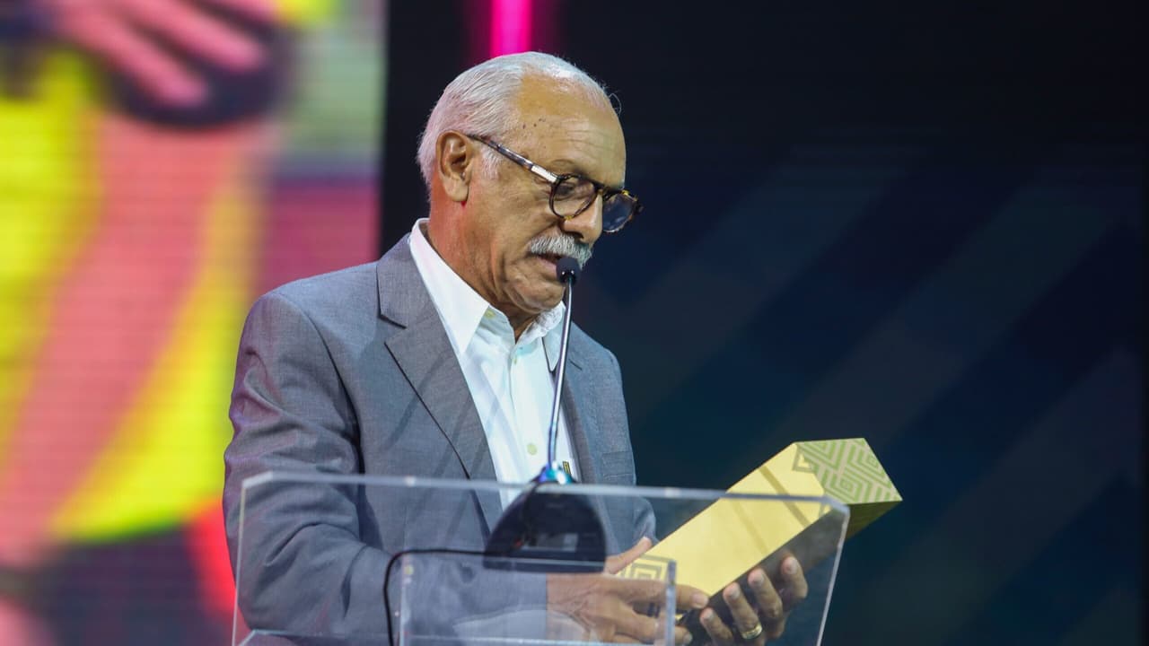 Júnior cobra valorização de Filipe Luís no Flamengo e destaca defasagem salarial do lateral