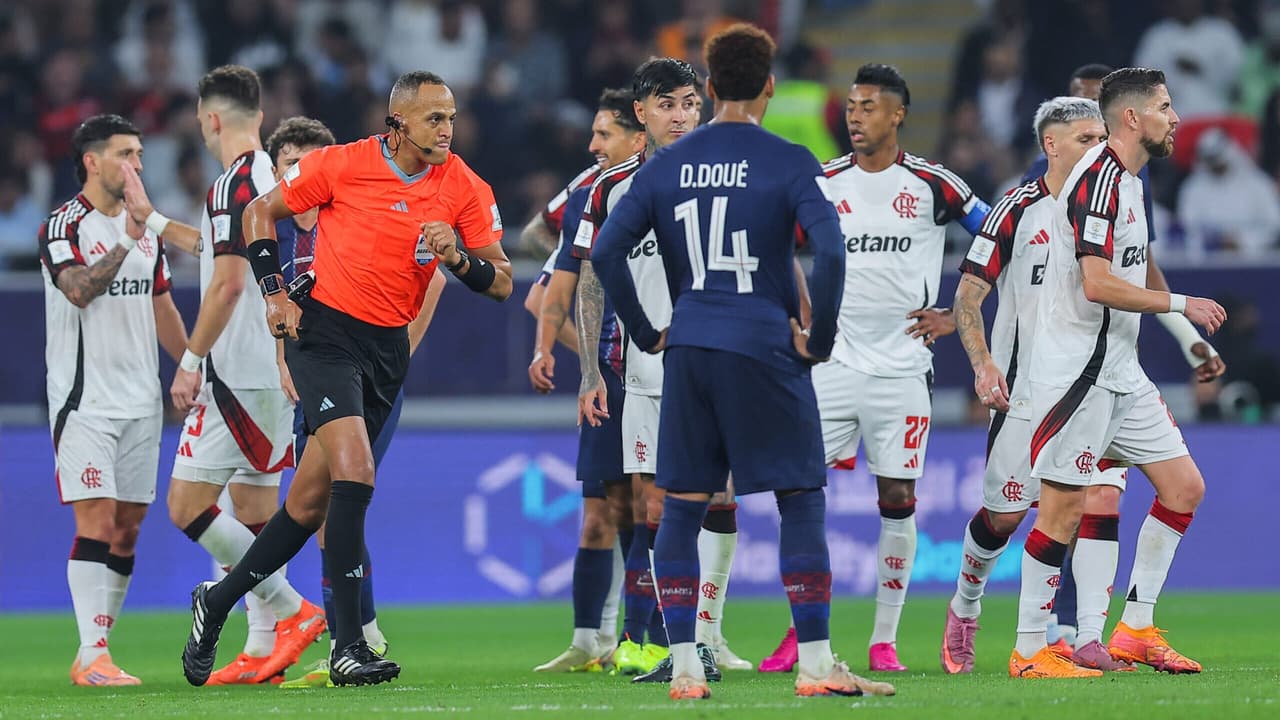 Decisão polêmica da arbitragem em PSG x Flamengo gera debates acalorados: Monstruoso!