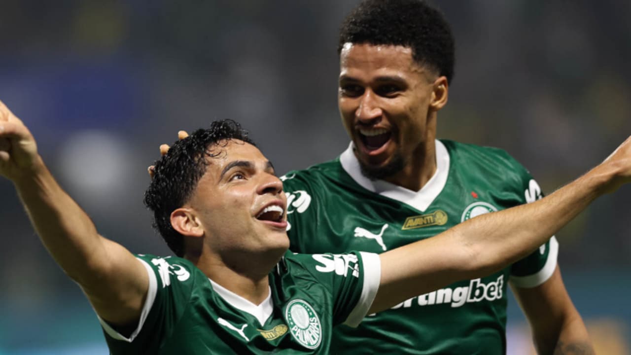 Abel reage com descontentamento enquanto Bruno Rodrigues se arrisca em torneio nas férias e enfrenta punição no Palmeiras