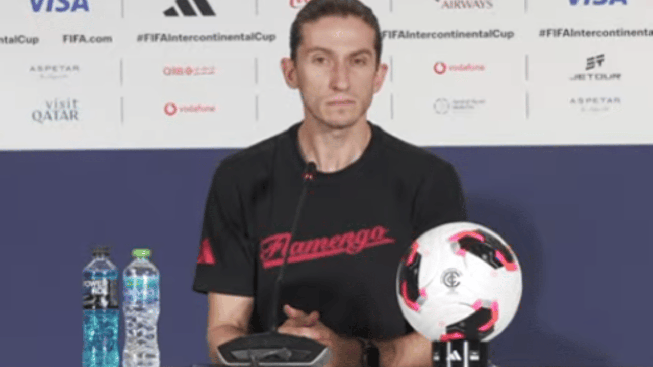 Filipe Luís, técnico do Flamengo, reage a críticas e promete mudanças após derrota no Mundial