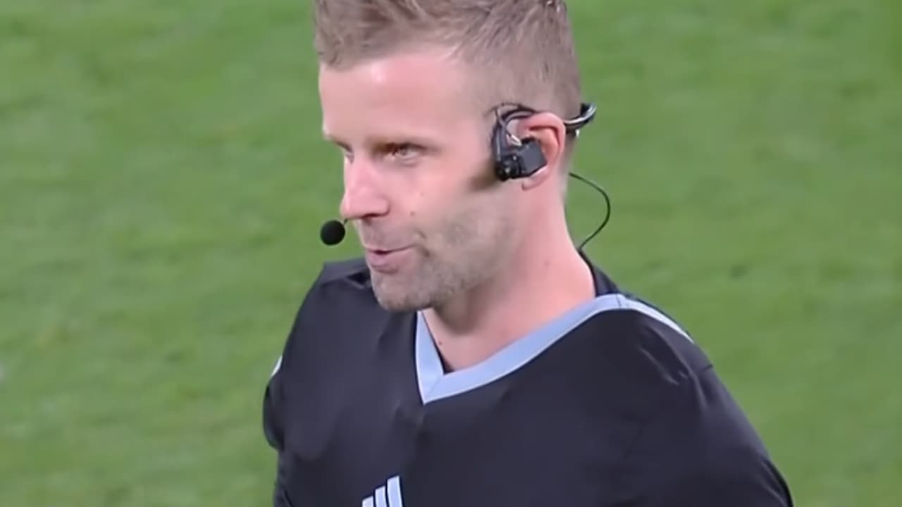 Árbitro quase desmaia em Flamengo x Cruz Azul e provoca repercussão intensa nas redes sociais