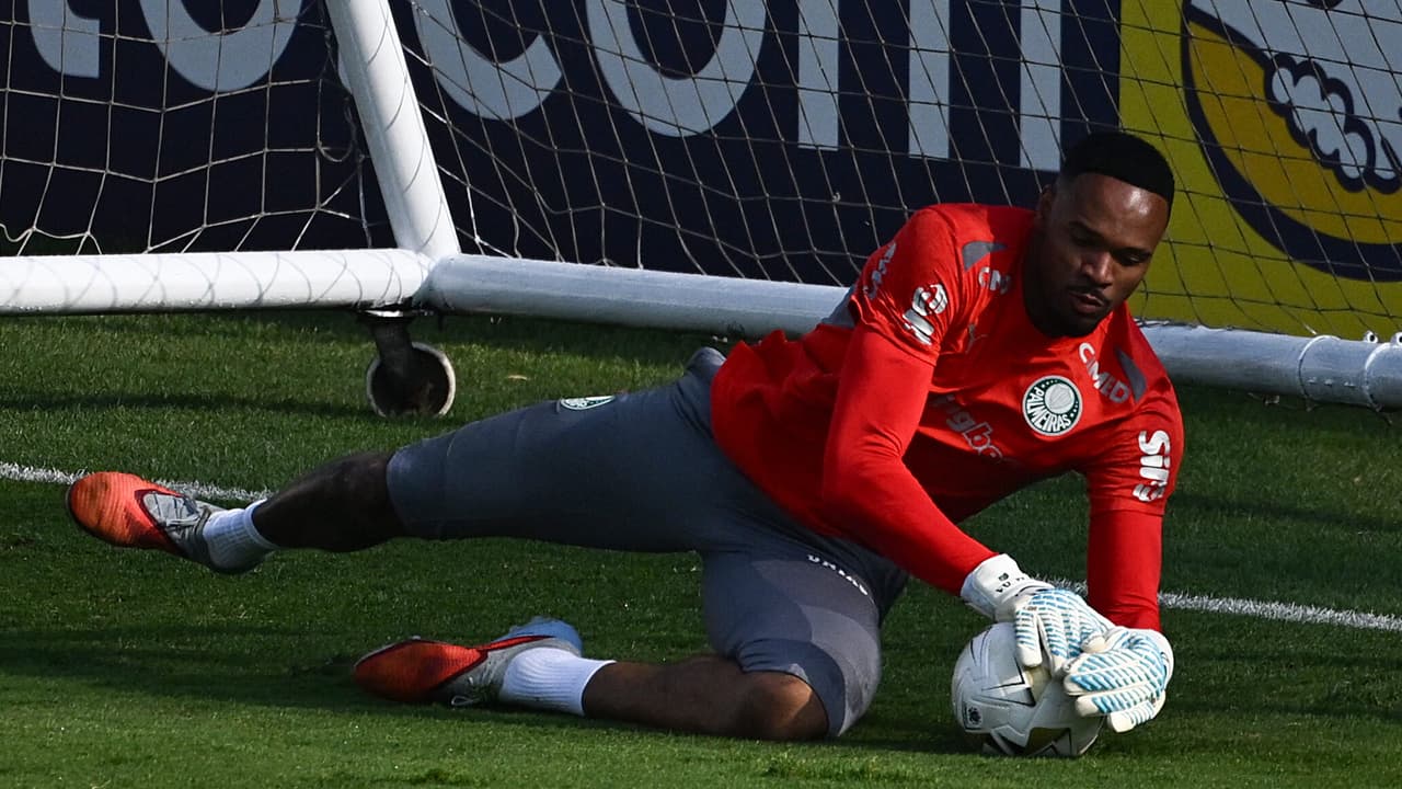 Carlos Miguel brilha no Palmeiras e deixa futuro de Weverton em xeque; indecisão persiste nos bastidores