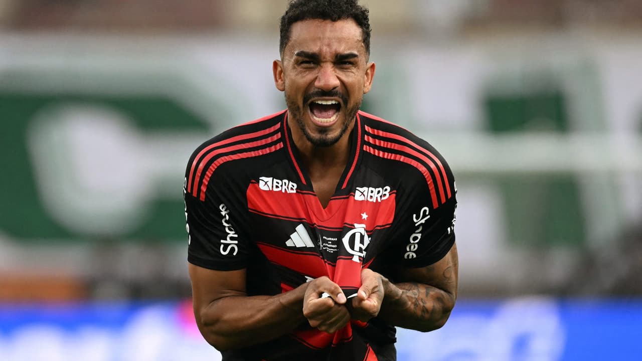 Flamengo ironiza torcedor nas redes sociais e ressalta decisiva performance de Danilo em campo