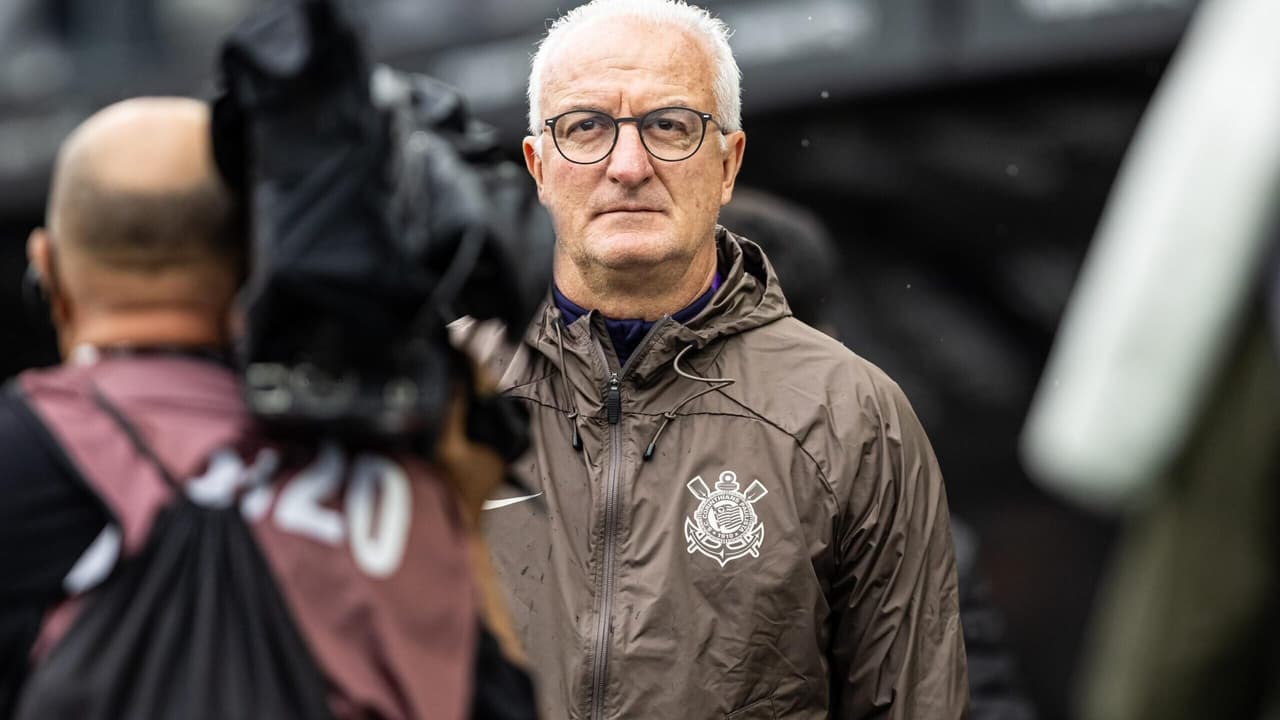 Dorival destaca peso da pressão no Corinthians: 
