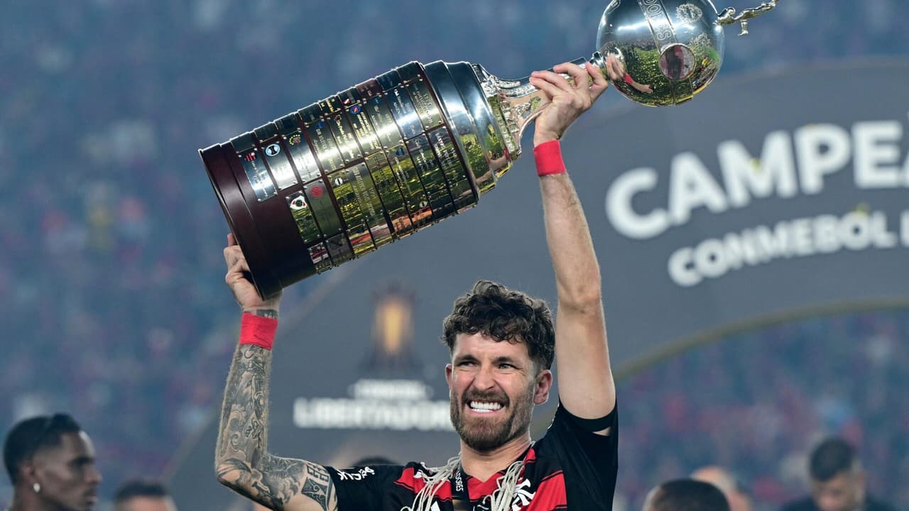 Léo Pereira se junta a Zico, Júnior e Gabigol, ao conquistar mais um título pelo Flamengo