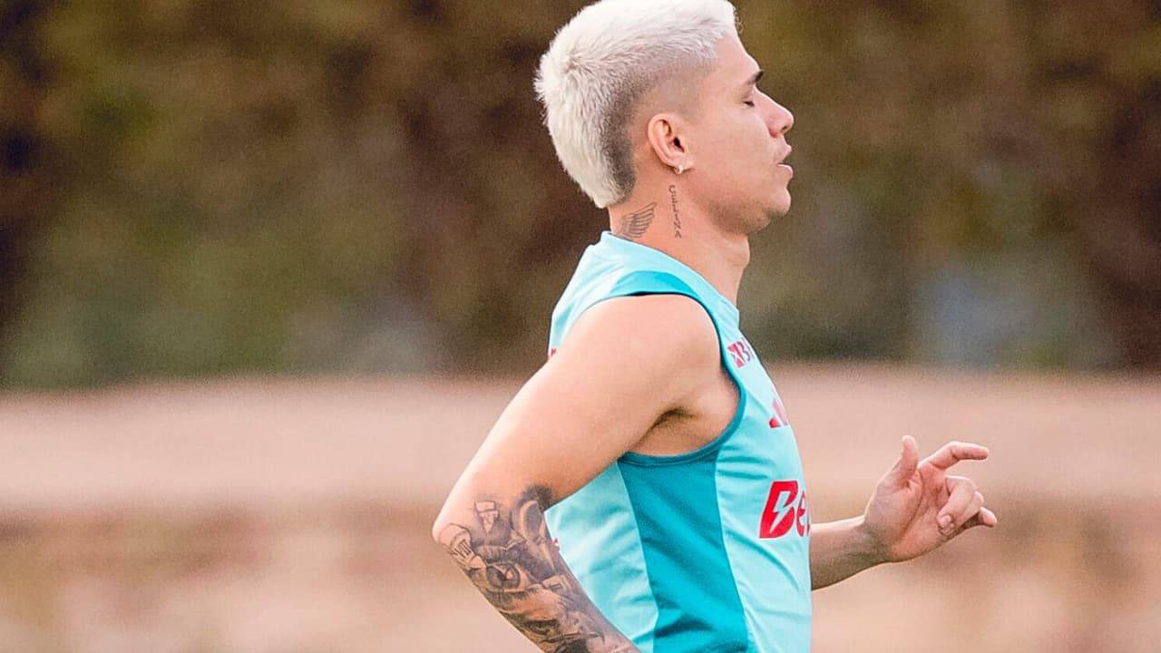 Luiz Araújo relembra falha contra o Bayern e destaca lições antes do duelo Flamengo x PSG