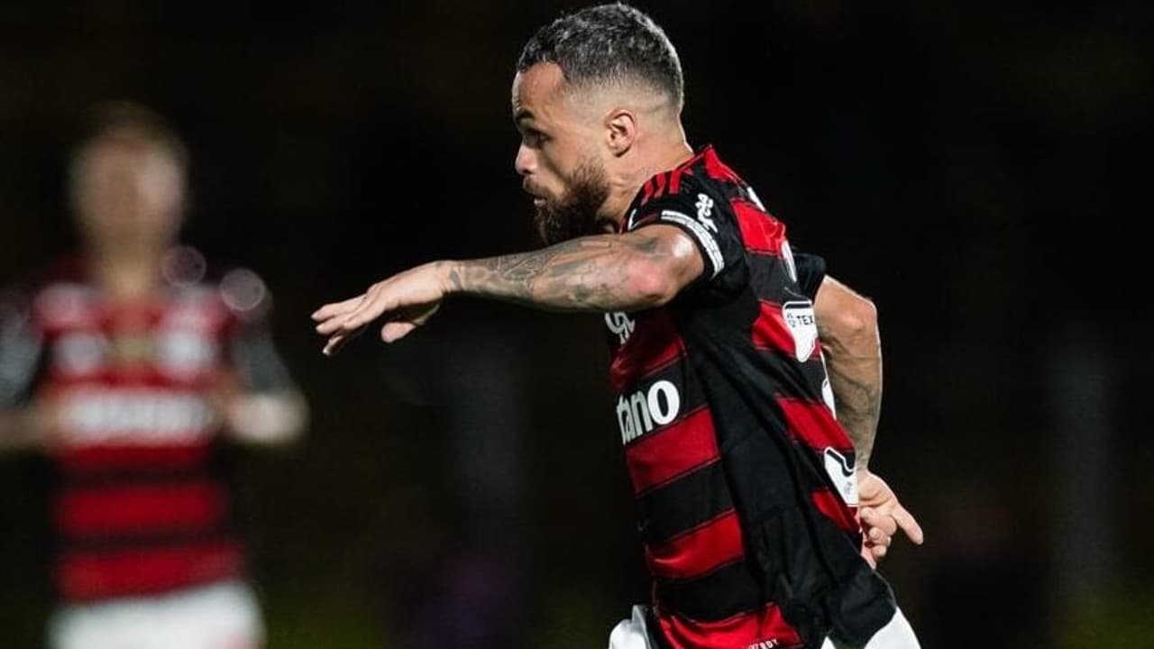 Michael deixa futuro no Flamengo incerto: Estou aqui, mas negociações seguem em aberto