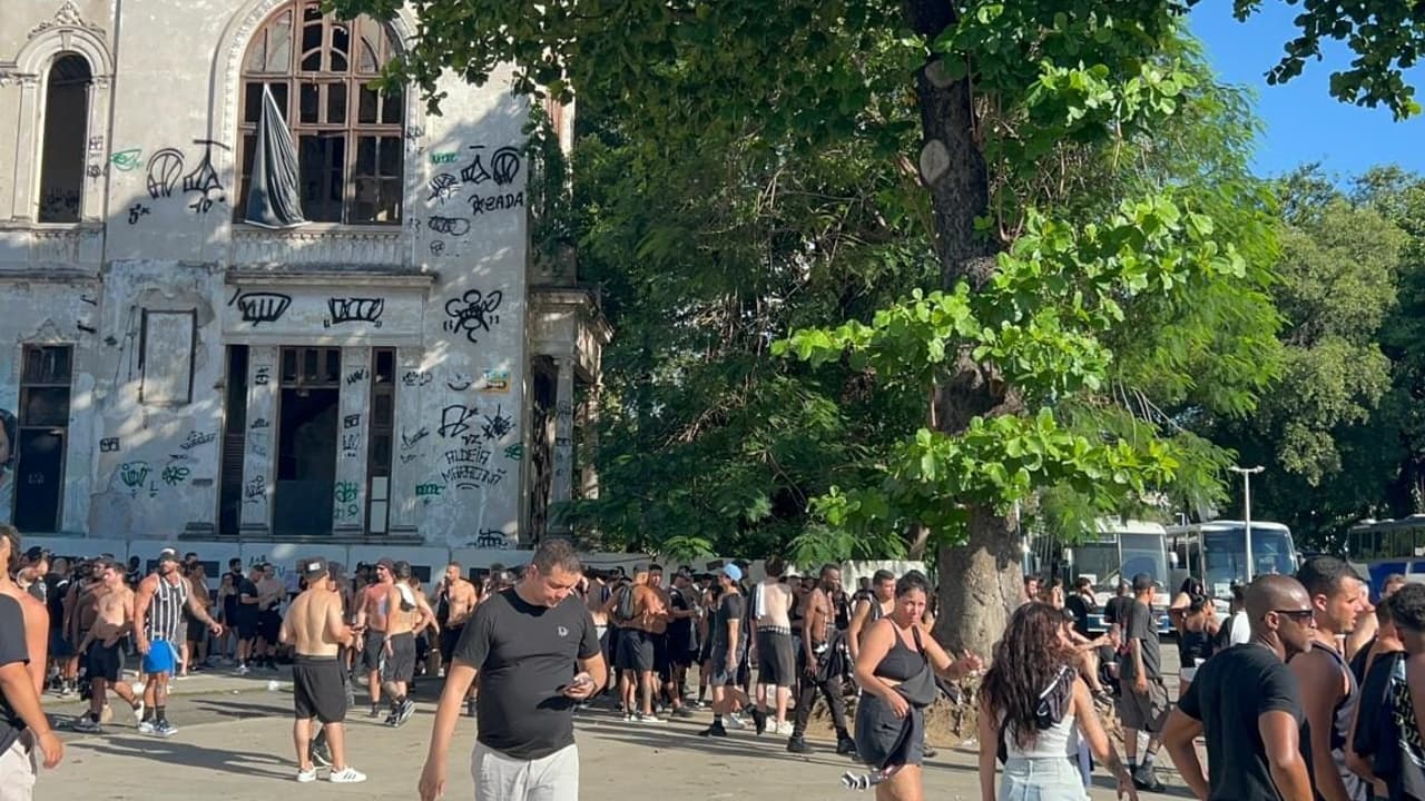 Torcedores do Corinthians reagem a veto e ficam sem bebidas alcoólicas no Maracanã durante duelo decisivo