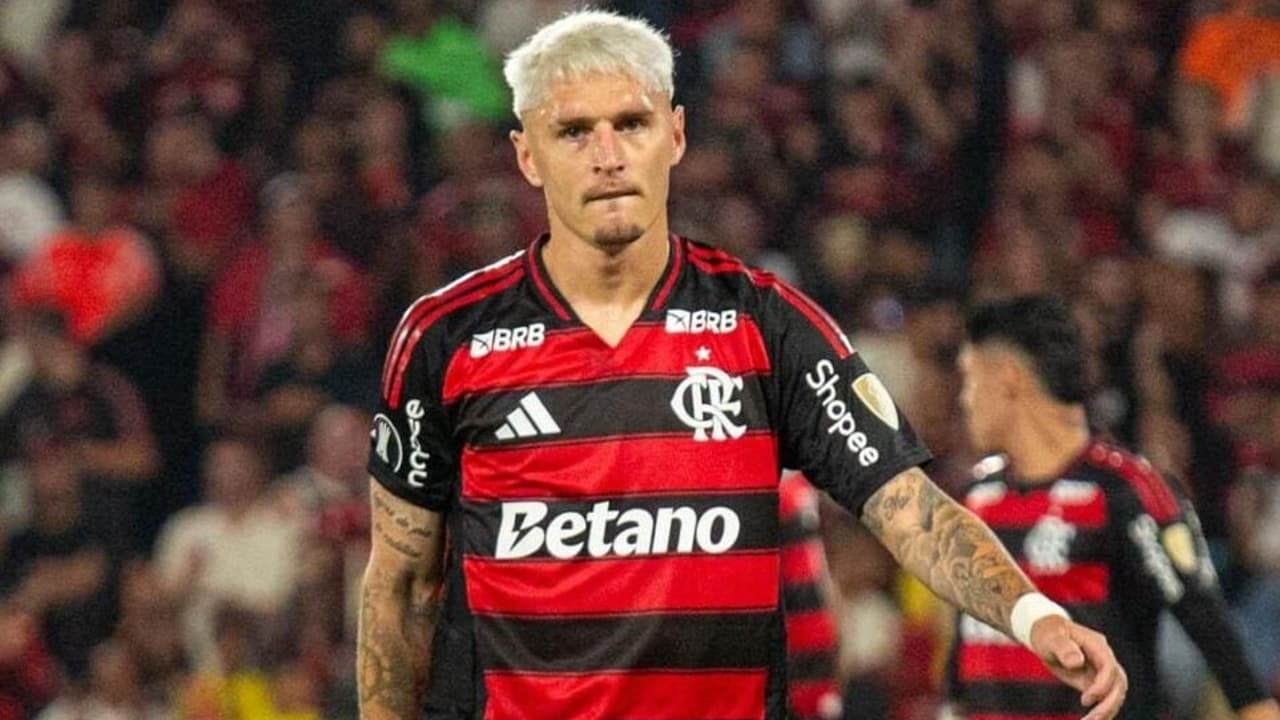 Varela admite ter cogitado deixar o Flamengo, mas destaca sua incrível recuperação no clube
