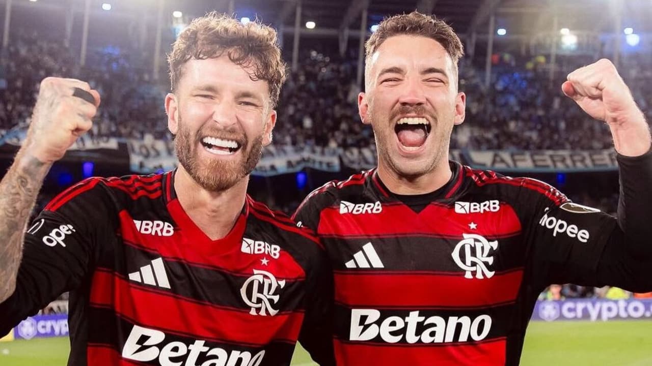 Léo Pereira brilha e abre o placar na vitória do Flamengo sobre o Pyramids em partida emocionante