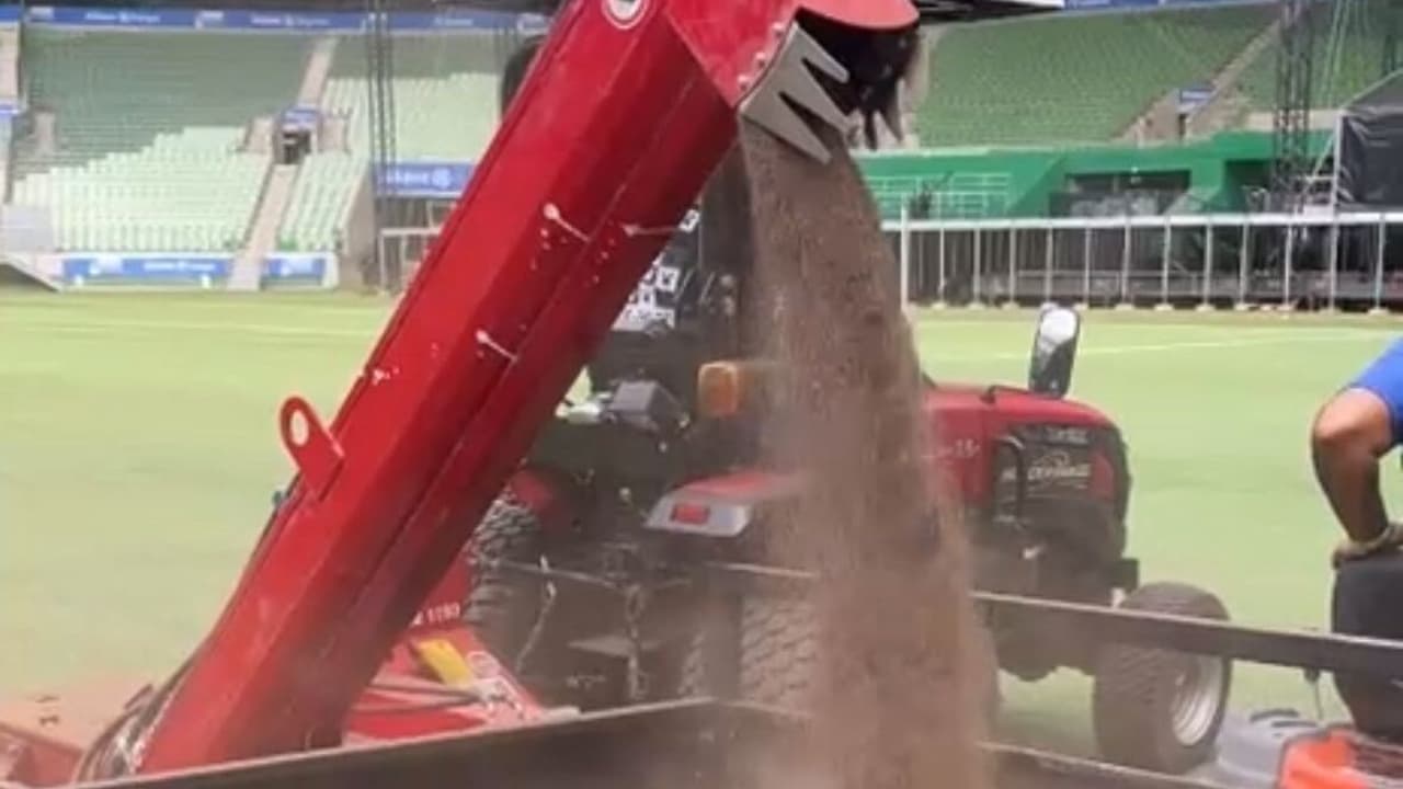 Palmeiras inicia troca do gramado sintético no Allianz Parque e promete melhorias no jogo
