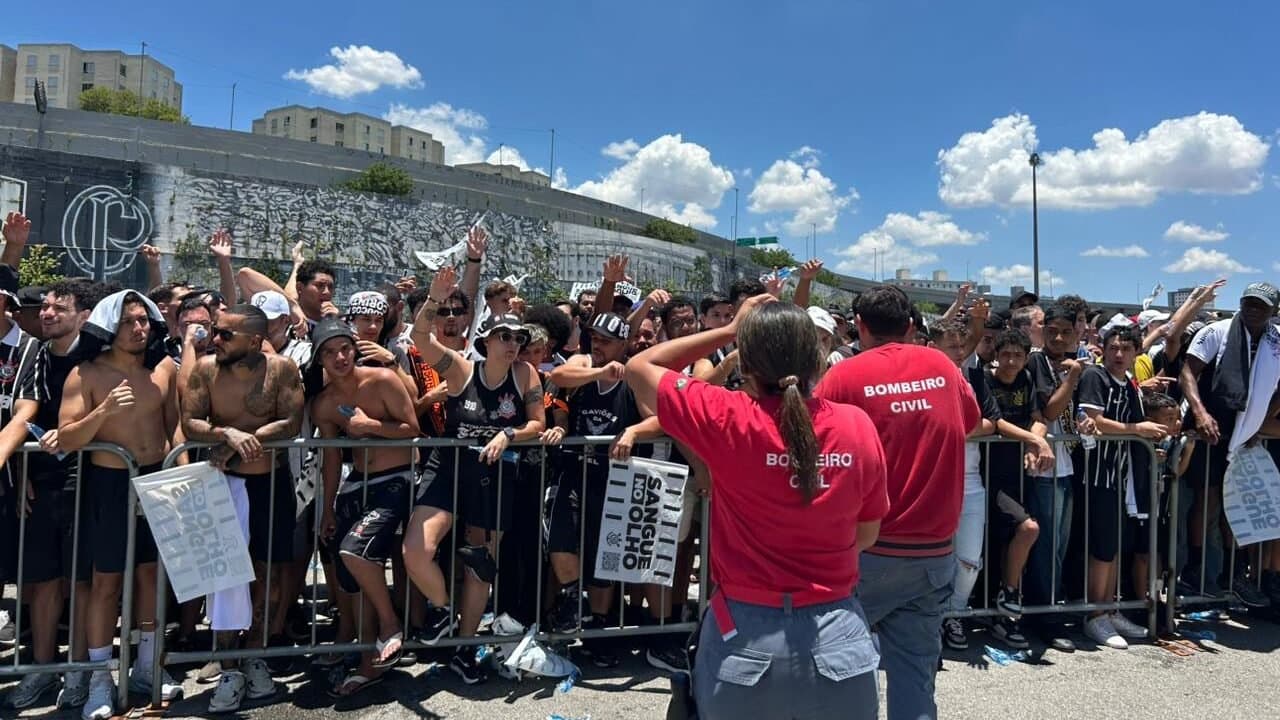 Torcedora do Corinthians sofre convulsão em festa; bombeiros atendem mais de 200 pessoas