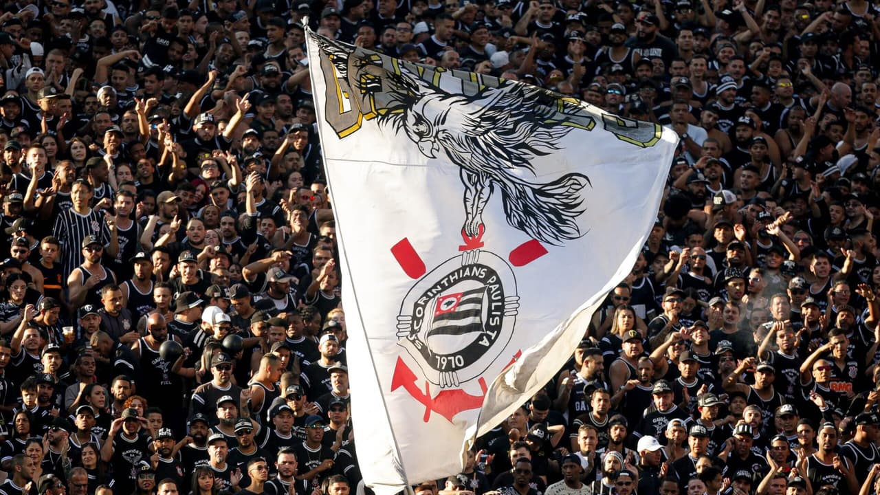 Torcida do Corinthians exalta jogador apesar da derrota; 