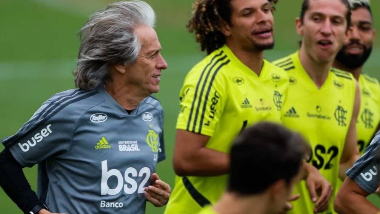 Arão recorda Flamengo de 2019 e chama Jorge Jesus de chato no vestiário do clube