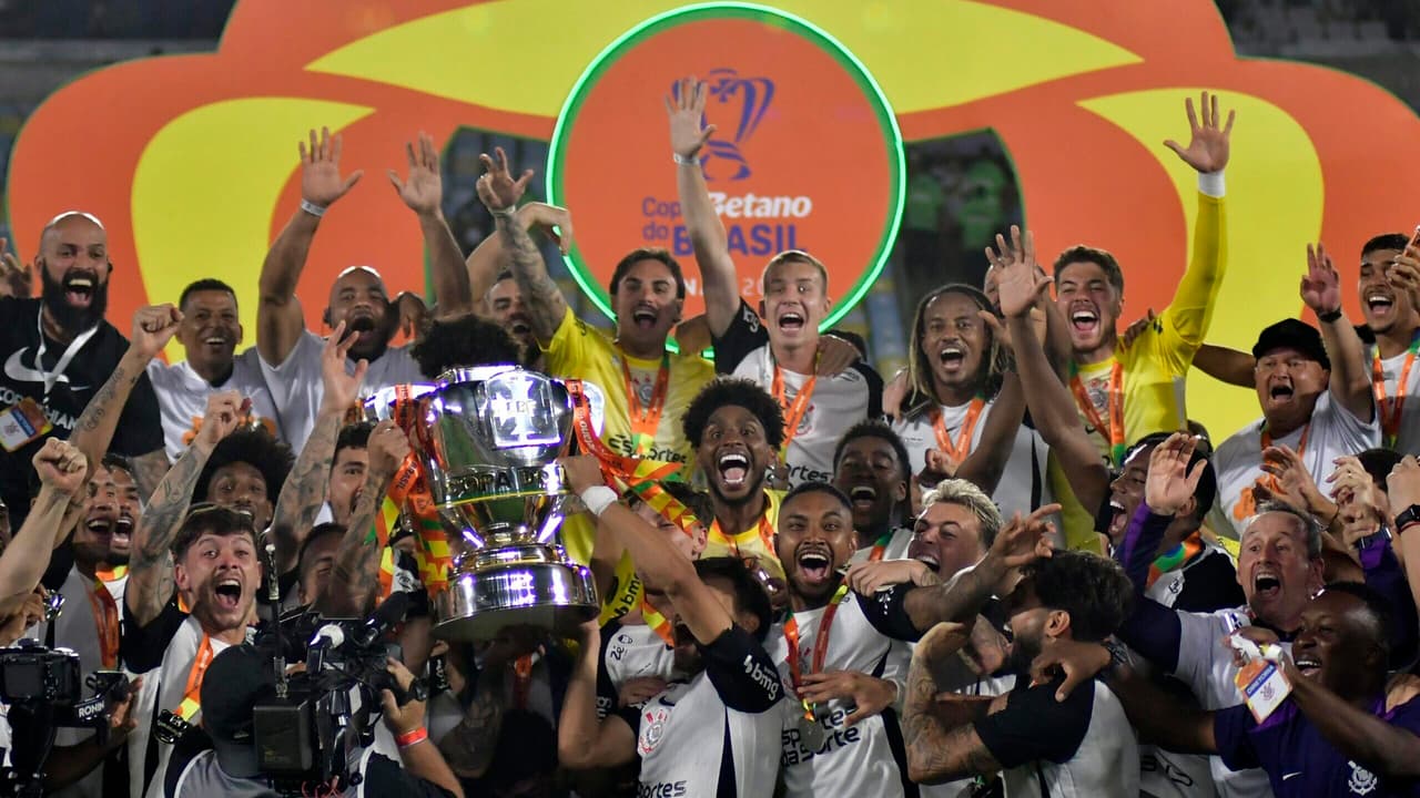 Corinthians provoca Vasco e usa nome de fotógrafo para relembrar vice na Copa do Brasil