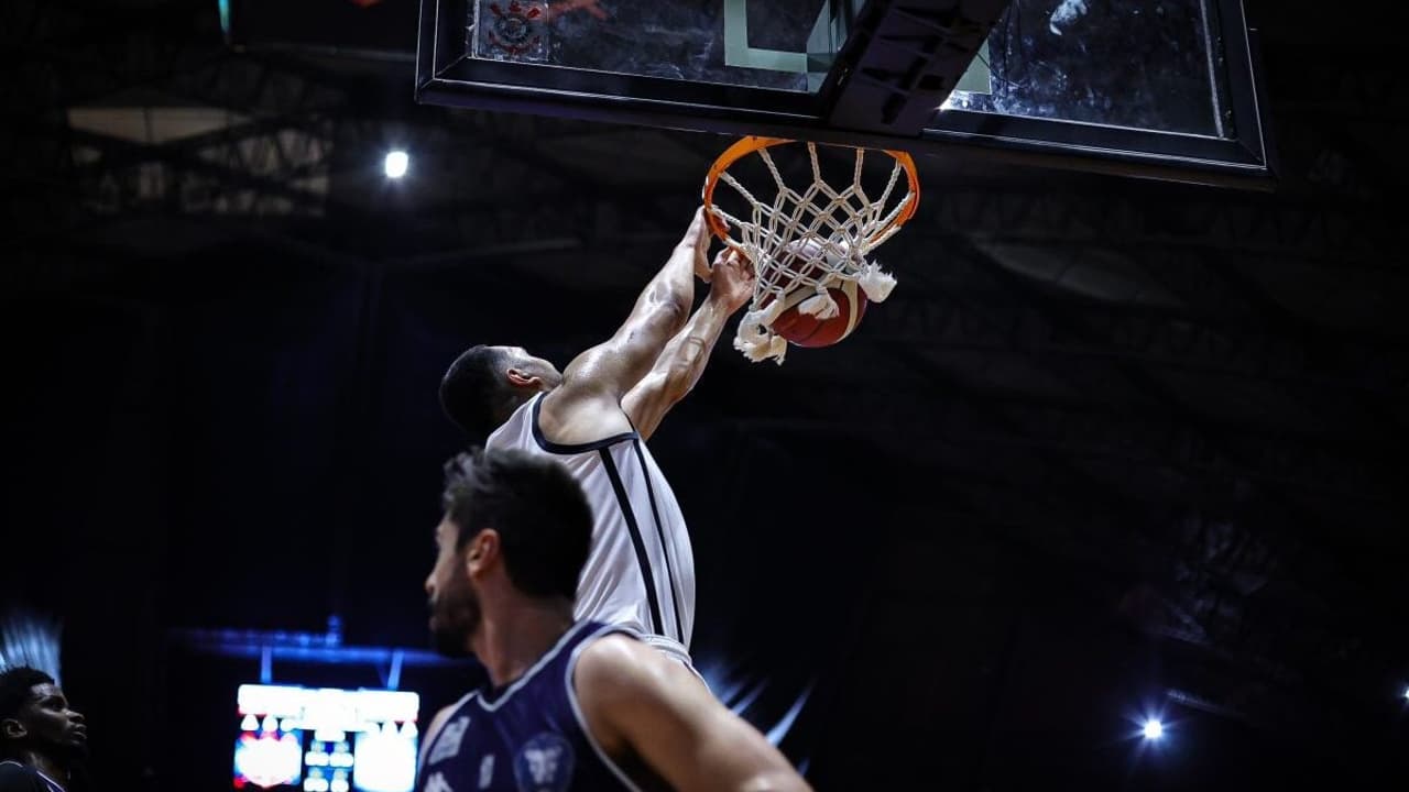 Corinthians supera defesa resistente do Rio Claro e garante vitória crucial no NBB em casa
