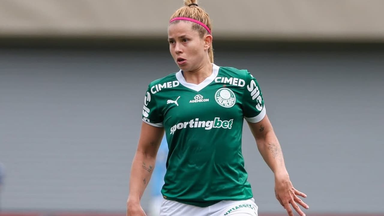 Fê Palermo brilha no Palmeiras e fecha 2023 em alta, desafiando críticos e expectativas