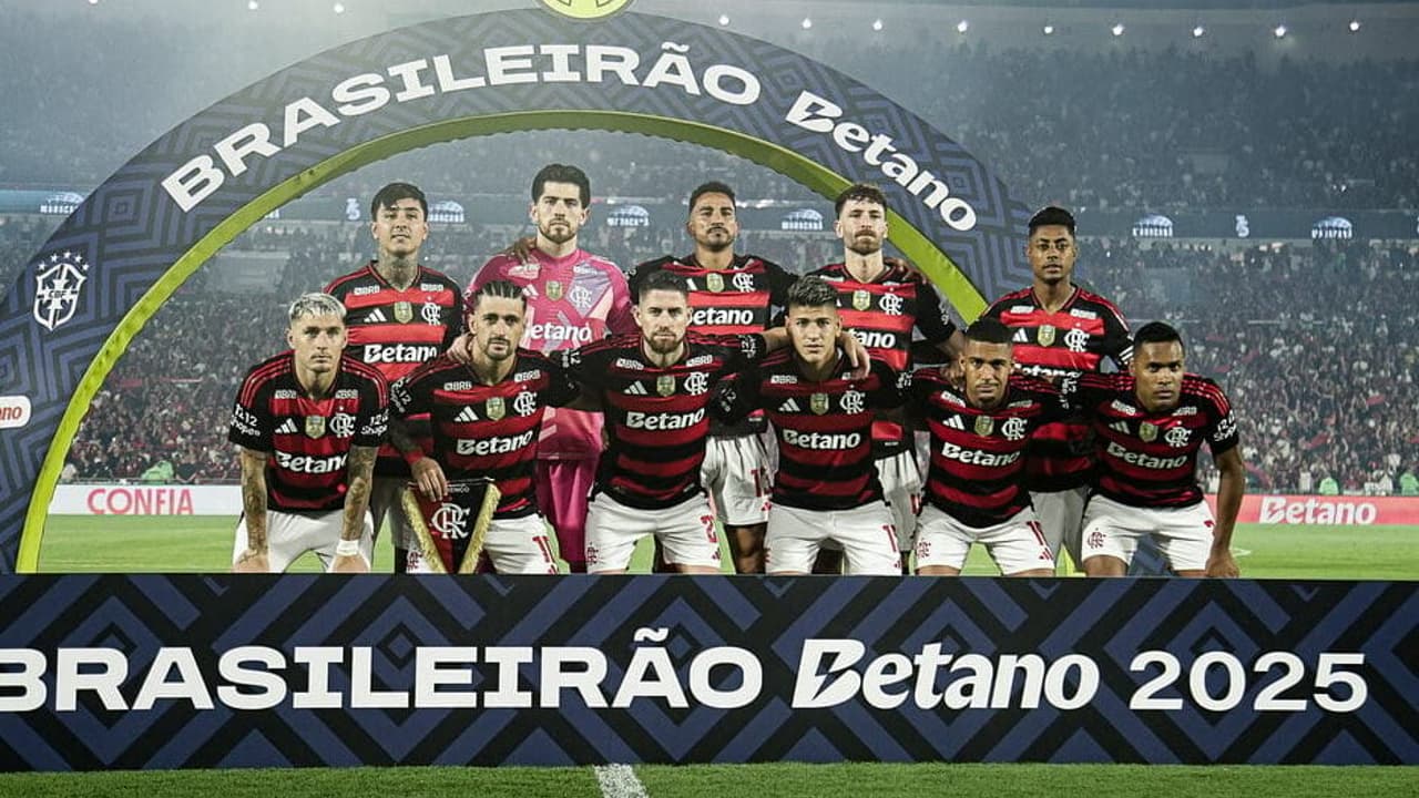 Filho de ídolo do Flamengo se declara a jogador do rival, e atleta responde ao vivo após a conquista