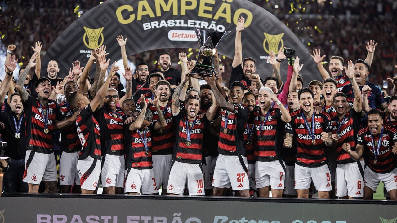 Ex-jogador do Flamengo dispara após título: A atitude nunca muda e gera repercussão nas redes