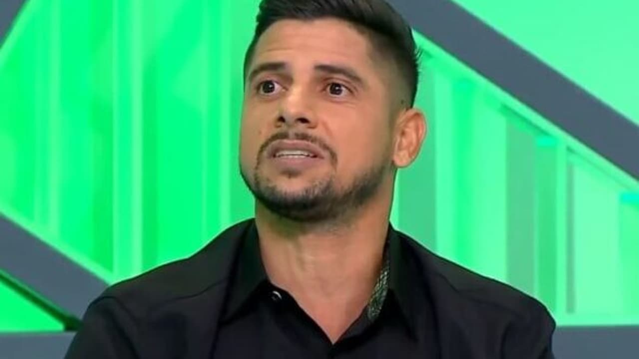 Cicinho dispara recado à torcida do Flamengo após vice no Mundial: Creio eu